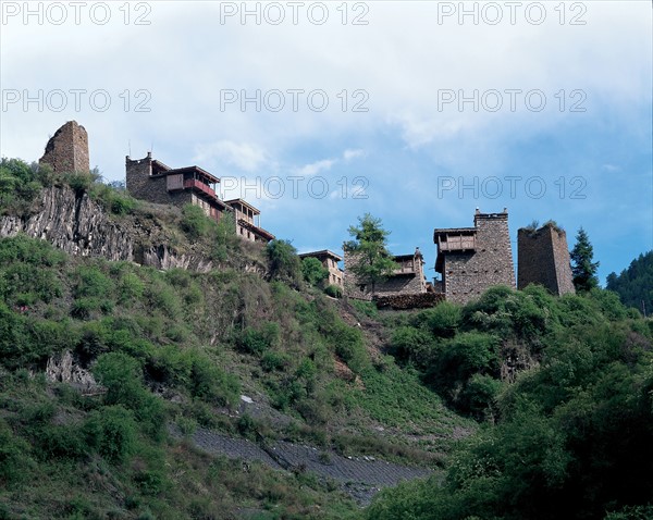 Village au bord d'une falaise, Chine