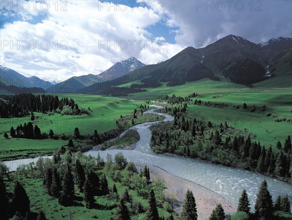 Rivière traversant la vallée, Chine