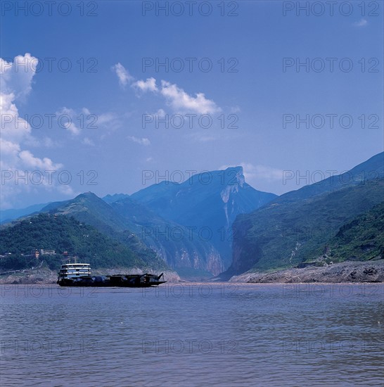 Three Gorges of Chang Jiang River, Xiling Gorge, Qutang Gorge, Kuimen, China