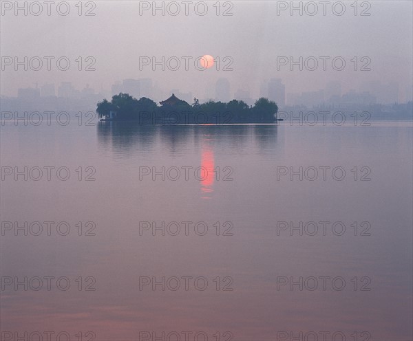 Lac de Hangzhou, chef-lieu de la province de Zhejiang, Chine