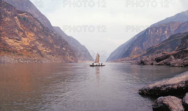 Le fleuve jaune traversant la gorge de Wu, Chine