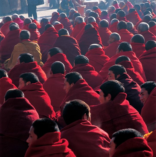 Moines à l'heure de la prière, Chine