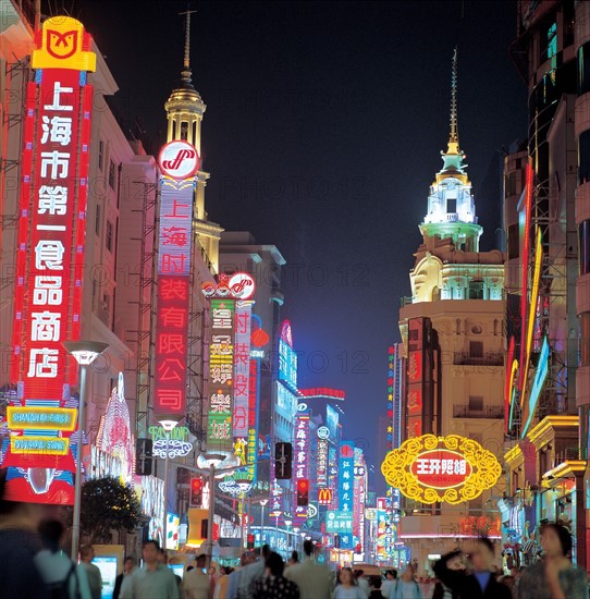 Rue de Shanghaï la nuit, Chine