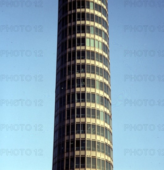 POST OFFICE TOWER TORRE DE CORREOS Y COMUNICACIONES
LONDRES, EXTERIOR
INGLATERRA

This image is not downloadable. Contact us for the high res.