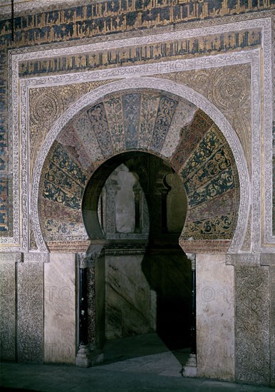 ENTRADA AL MIHRAB - AMPLIACION DE AL-HAKAM II 962/966
CORDOBA, MEZQUITA
CORDOBA