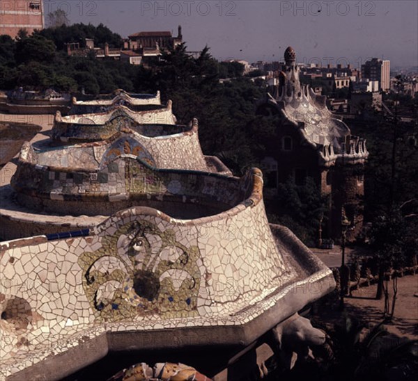 GAUDI ANTONI 1852-1926
VISTA DE LOS BANCOS
BARCELONA, PARQUE GÜELL
BARCELONA