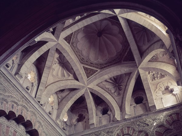 CUPULA DE LA CAPILLA DE VILLAVICIOSA
CORDOBA, MEZQUITA
CORDOBA