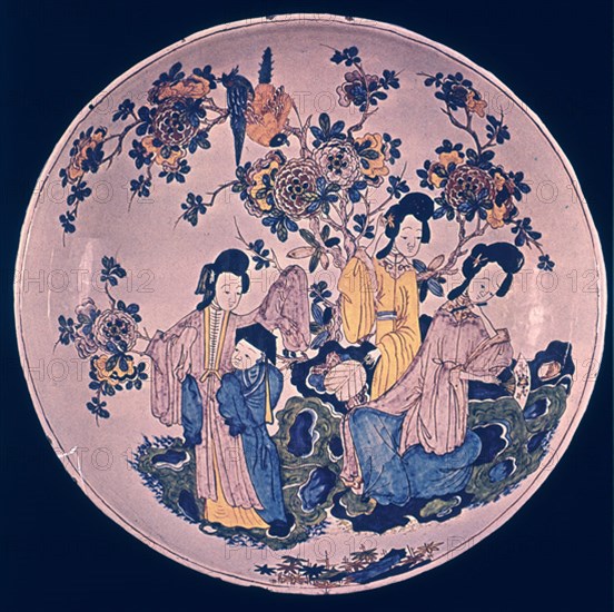 CERAMICA POLICROMADA-1730-ARTE JAPONES-REPRESENTA MUJERES EN JARDIN
LONDRES, MUSEO VICTORIA ALBERTO
INGLATERRA