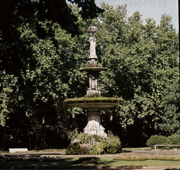 ROIG JOAN
DAMA DE LA SOMBRILLA
BARCELONA, PARQUE DE LA CIUDADELA
BARCELONA