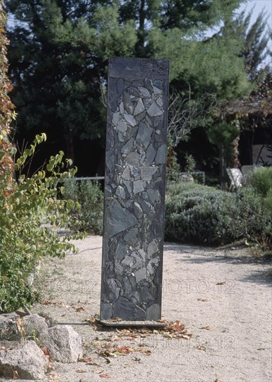 MORAL JUAN
OBRA DE LITOESPACIO EN JARDIN
TORRELODONES, COLECCION JUAN MORAL(CASA)
MADRID