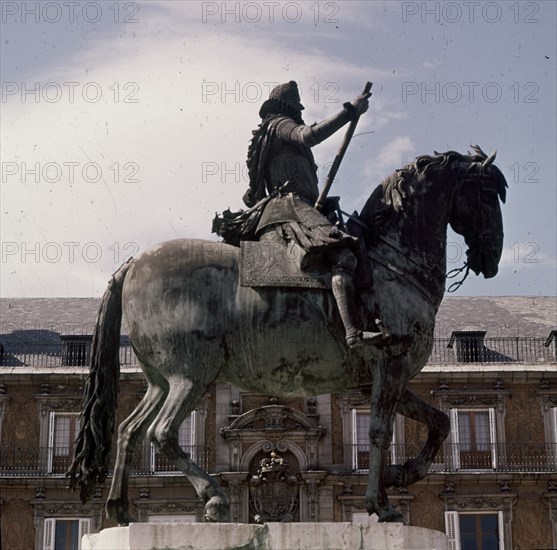 PLAZA MAYOR - ESTATUA ECUESTRE DE FELIPE III
MADRID, PLAZA MAYOR
MADRID