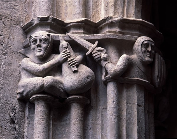 CAPITEL DE VENTANAL-MUSICO CON GAITA Y SOLDADO CON ESPADA
SANTES CREUS, MONASTERIO SANTES CREUS
TARRAGONA