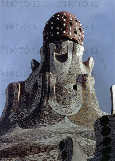 GAUDI ANTONI 1852-1926
REMATES TERRAZAS
BARCELONA, PARQUE GÜELL
BARCELONA