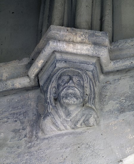 MENSULA FIGURADA -  PRIMERAS MUESTRAS DE ESCULTURA MEDIEVAL SEVILLANA - S XIII
SEVILLA, TORRE DE DON FADRIQUE
SEVILLA