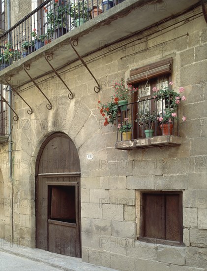 CALLE MAYOR-PORTADA DE CASA MEDIEVAL
PUENTE LA REINA, EXTERIOR
NAVARRA