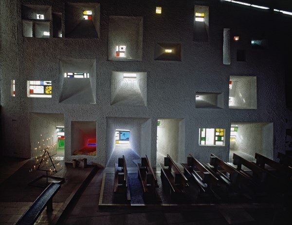 CORBUSIER LE 1887/1965
INTERIOR-FACHADA OESTE-VENTANAS
RONCHAMP, CAPILLA PEREGRINOS
FRANCIA

This image is not downloadable. Contact us for the high res.