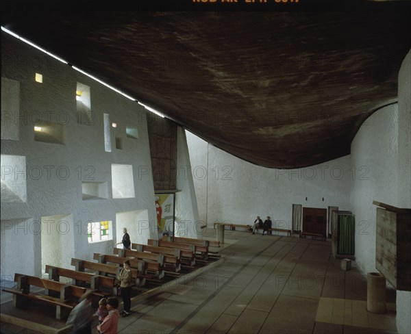 CORBUSIER LE 1887/1965
INTERIOR DESDE LA CABECERA
RONCHAMP, CAPILLA PEREGRINOS
FRANCIA

This image is not downloadable. Contact us for the high res.