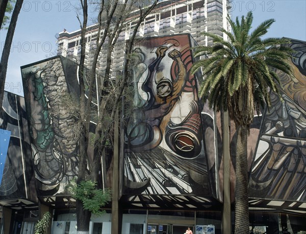 SIQUEIROS DAVID ALFARO 1896/1974
POLIFORUM CULTURAL DE SIQUEIROS-PINTURAS DE LA FACHADA
MEXICO DF, EXTERIOR
MEXICO