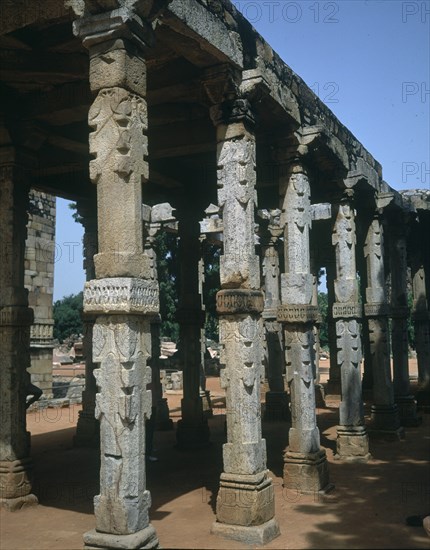 PORTICO DE COLUMNAS -
DELHI, MEZQ QUWWAT-AL-ISLAM
INDIA

This image is not downloadable. Contact us for the high res.