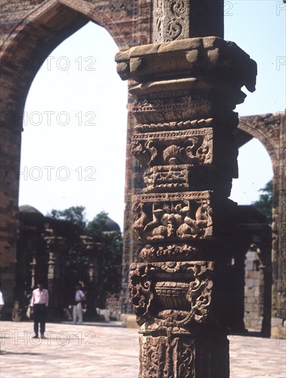 DET DE COLUMNA HINDU Y ARCO FRENTE AL PATIO
DELHI, MEZQ QUWWAT-AL-ISLAM
INDIA

This image is not downloadable. Contact us for the high res.