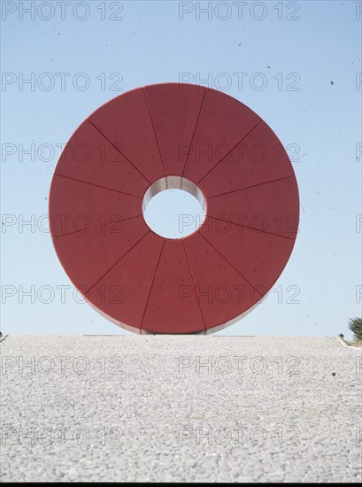 ESCULTURA CIRCULAR POLICROMADA CONOCIDA COMO "EL DONUTS"
MADRID, IFEMA-PARQUE JUAN CARLOS I
MADRID

This image is not downloadable. Contact us for the high res.