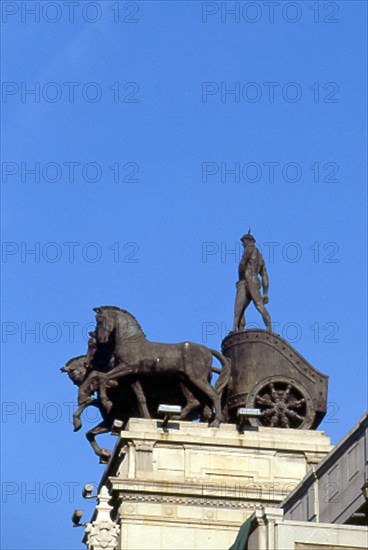 BASTERRA HIGINIO 1876/1957
CUADRIGA QUE REMATA UNO DE LOS TORREONES DEL EDIFICIO - 1922
MADRID, BANCO BILBAO VIZCAYA-ALCALA
MADRID