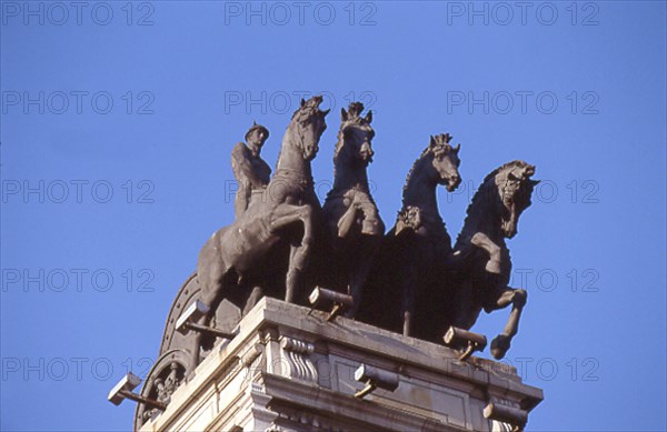 BASTERRA HIGINIO 1876/1957
CUADRIGA QUE REMATA UNO DE LOS TORREONES DEL EDIFICIO - 1922
MADRID, BANCO BILBAO VIZCAYA-ALCALA
MADRID