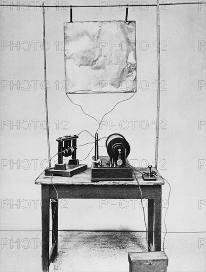 MARCONI GUILLERMO 1874/1937
PRIMERA RADIO DE MARCONI INVENTADA EN 1897