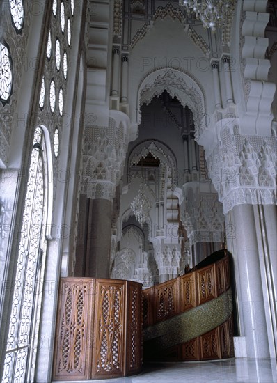 INTERIOR - CELOSIA DE MADERA DE CEDRO ESCULPIDA PARA ACCEDER A LA GALERIA DE LAS MUJERES
CASABLANCA, MEZQUITA DE HASSAN II
MARRUECOS