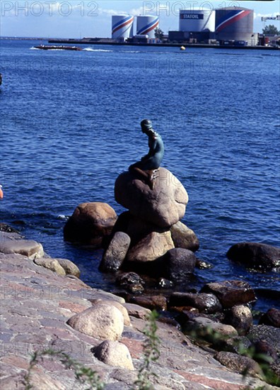 ERIKSEN EDVARD
ESCULTURA DE LA SIRENITA PERSONAJE DE UN CUENTO DE HANS CHRISTIAN ANDERSEN - 1913
COPENHAGUE, EXTERIOR
DINAMARCA

This image is not downloadable. Contact us for the high res.