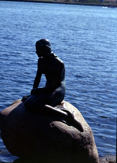 ERIKSEN EDVARD
ESCULTURA DE LA SIRENITA PERSONAJE DE UN CUENTO DE HANS CHRISTIAN ANDERSEN - 1913
COPENHAGUE, EXTERIOR
DINAMARCA

This image is not downloadable. Contact us for the high res.