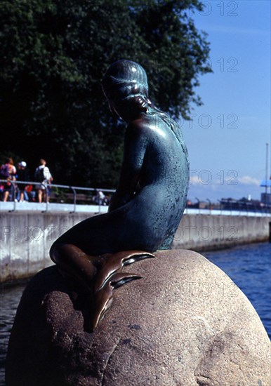 ERIKSEN EDVARD
ESCULTURA DE LA SIRENITA PERSONAJE DE UN CUENTO DE HANS CHRISTIAN ANDERSEN - 1913
COPENHAGUE, EXTERIOR
DINAMARCA

This image is not downloadable. Contact us for the high res.