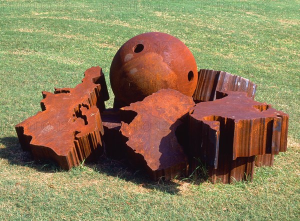 CRAGG TONY
EXT-BALL CONTACT-1990- ACERO
FORT WORTH-TEXAS, MUSEO DE ARTE MODERNO
EEUU