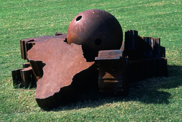 CRAGG TONY
EXT-BALL CONTACT-1990- ACERO
FORT WORTH-TEXAS, MUSEO DE ARTE MODERNO
EEUU