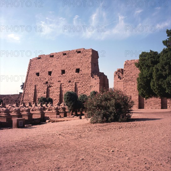 Karnak, Temple of Amon-Ra, 1st pylon south side and processional avenue