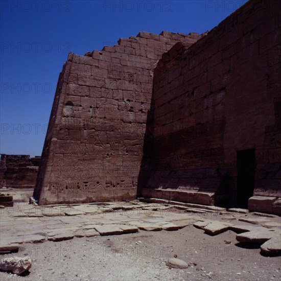 Medinet Habu, Temple of Ramses III, north rear side of the first pylone, battle scene