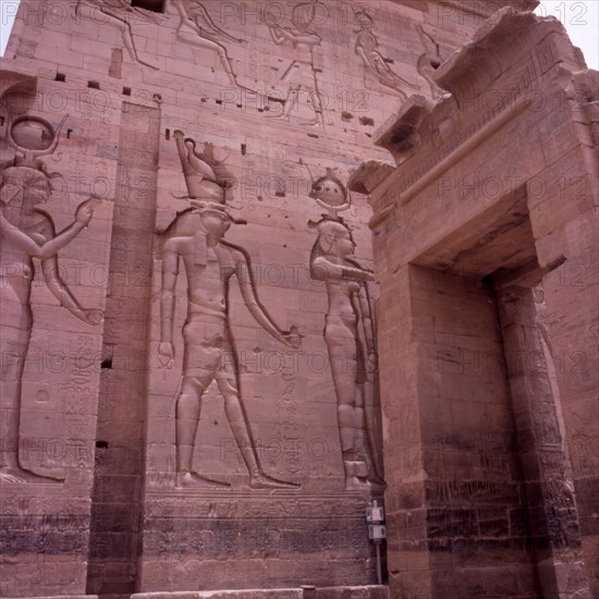 Philae, Temple d'Isis. Pylône extérieur côté Est