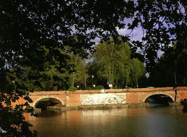 Toulouse, Twin bridges