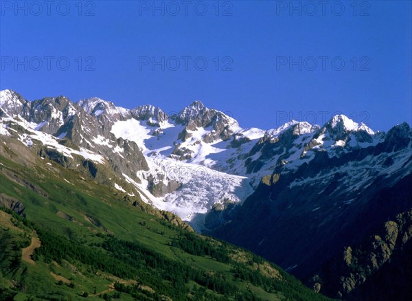 View from La Pousterle pass towards the white glacier