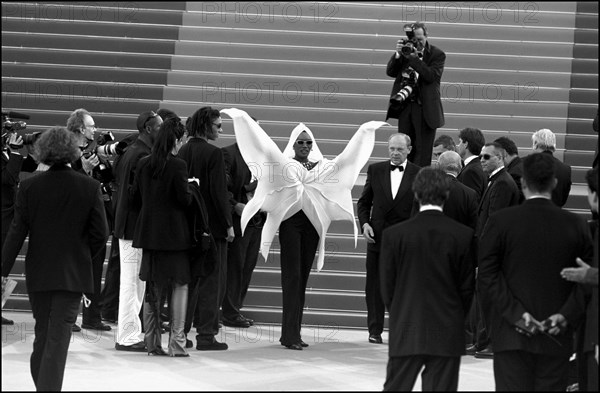 05/17/2001. 54th. Cannes Film Festival: Faye Dunaway - Backstage