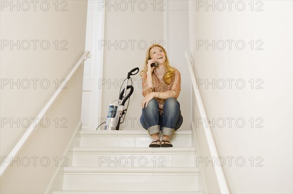 Woman talking on cell phone. Date : 2008