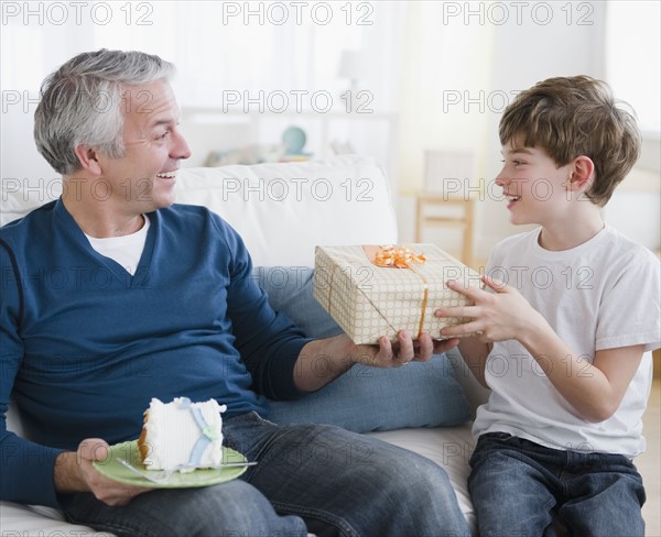 Father and son birthday celebration. Photographe : Jamie Grill