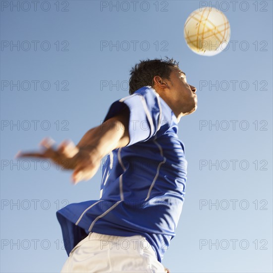 Soccer player heading the ball. Photo : Mike Kemp