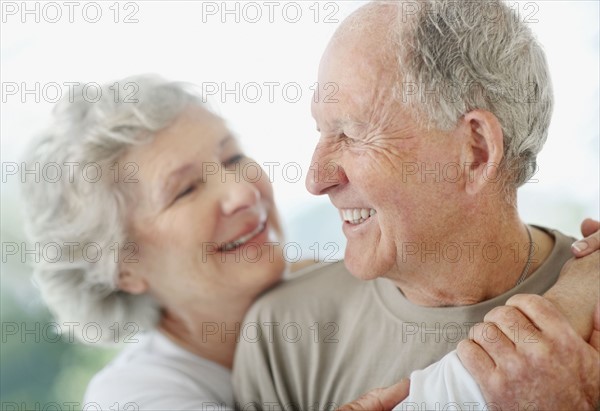 Happy senior couple. Photo : momentimages