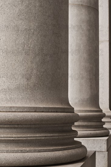 Concrete columns on building. Photo. Antonio M. Rosario