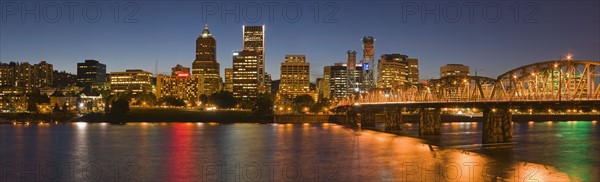 USA, Oregon, Portland skyline at night. Photo : Gary J Weathers