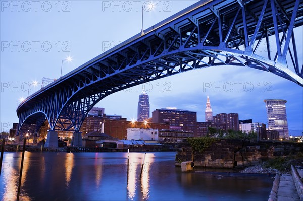 USA, Ohio, Cleveland, Bridge over River Cuyahoga . Photo : Henryk Sadura