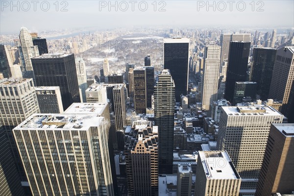 USA, New York City, View of Manhattan covered with snow, with Central Park in background. Photo : fotog