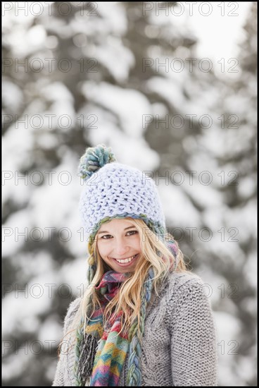 USA, Utah, Salt Lake City, portrait of young woman in winter clothing. Photo : Mike Kemp