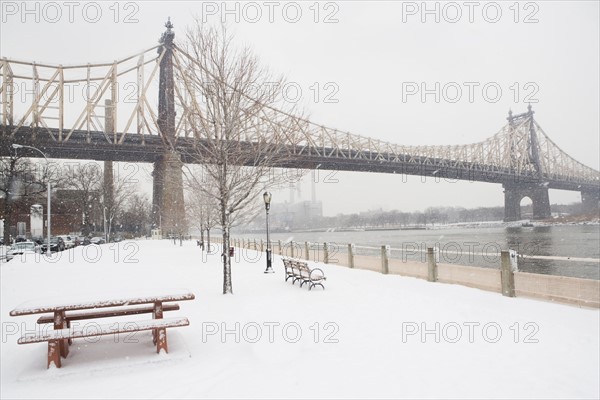 USA, New York City, Queensboro Bridge in winter. Photo: fotog